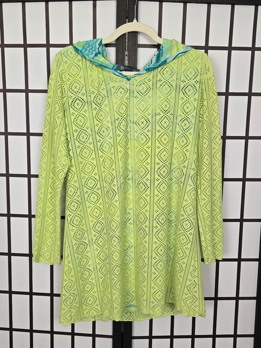 Title Nine Amphib Lazer Cut Pullover Hoodie Tunic Swim Cover Up Protection